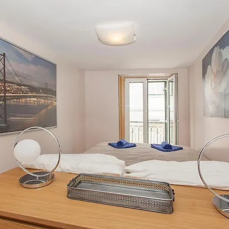 Principe Real 2 Bedrooms 2 Bathrooms, Air-con, Wi-fi, 2nd Floor