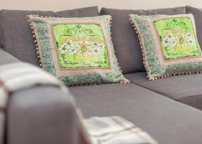 Principe Real 2 Bedrooms 2 Bathrooms, Air-con, Wi-fi, 2nd Floor Apartment