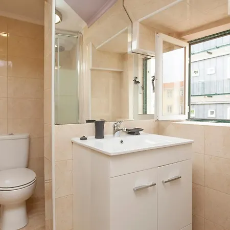 Principe Real 2 Bedrooms 2 Bathrooms, Air-con, Wi-fi, 2nd Floor Apartment