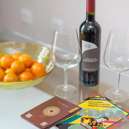 Apartamento Principe Real 2 Bedrooms 2 Bathrooms, Air-con, Wi-fi, 2nd Floor *