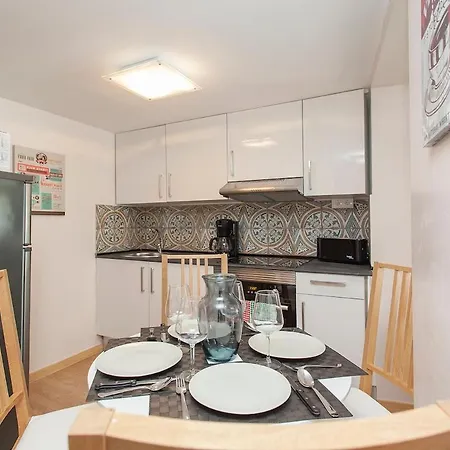 Principe Real 2 Bedrooms 2 Bathrooms, Air-con, Wi-fi, 2nd Floor *